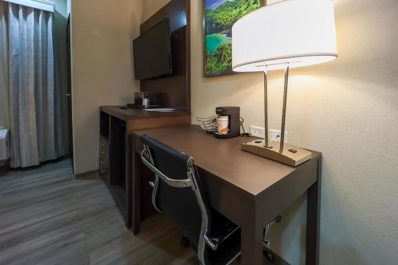 Hotel Comfort Inn & Suites Tobago Signal Hill